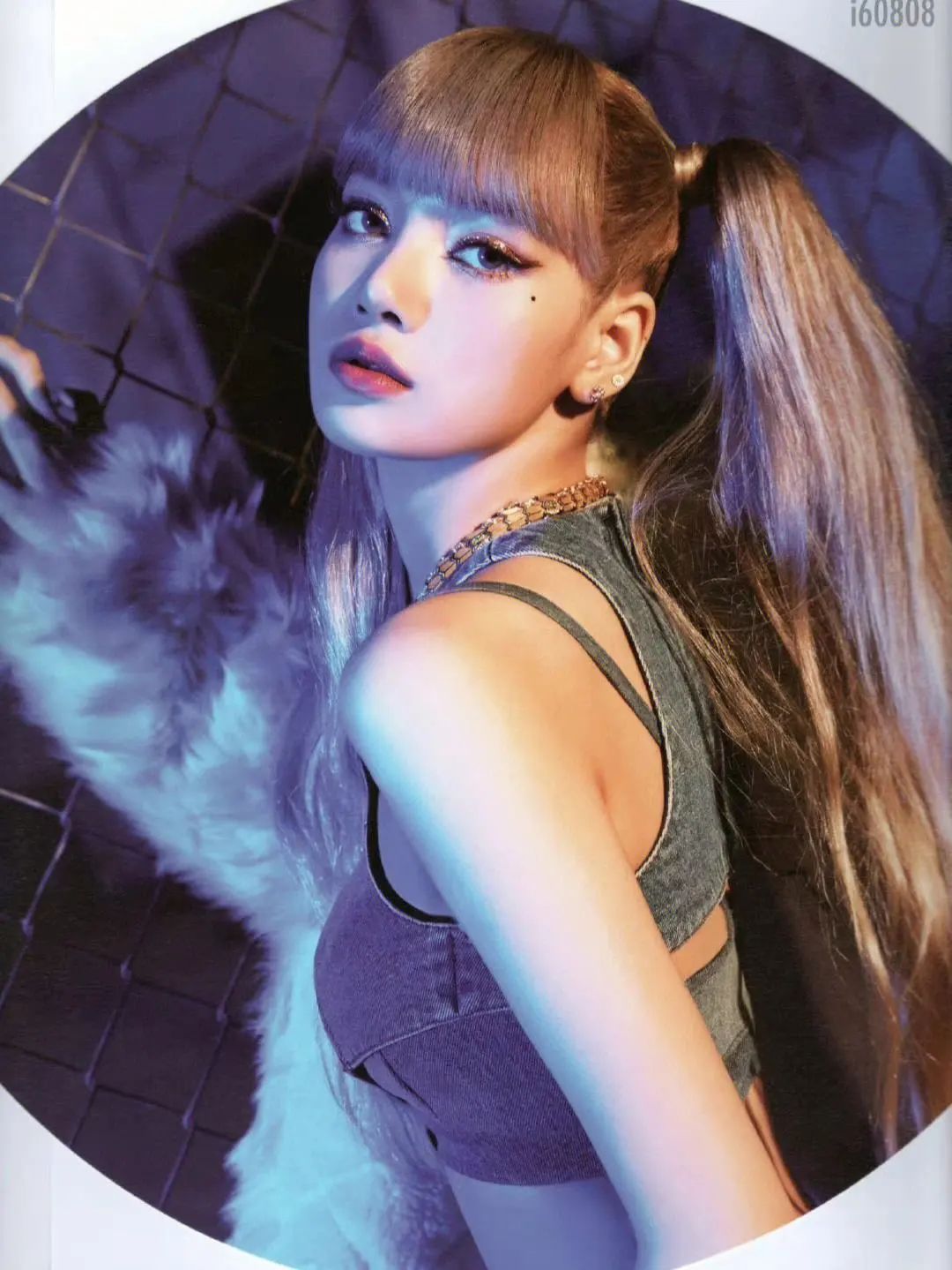 最近,k-pop女团blackpink的可爱成员lisa因为去疯马秀跳脱衣服,引发