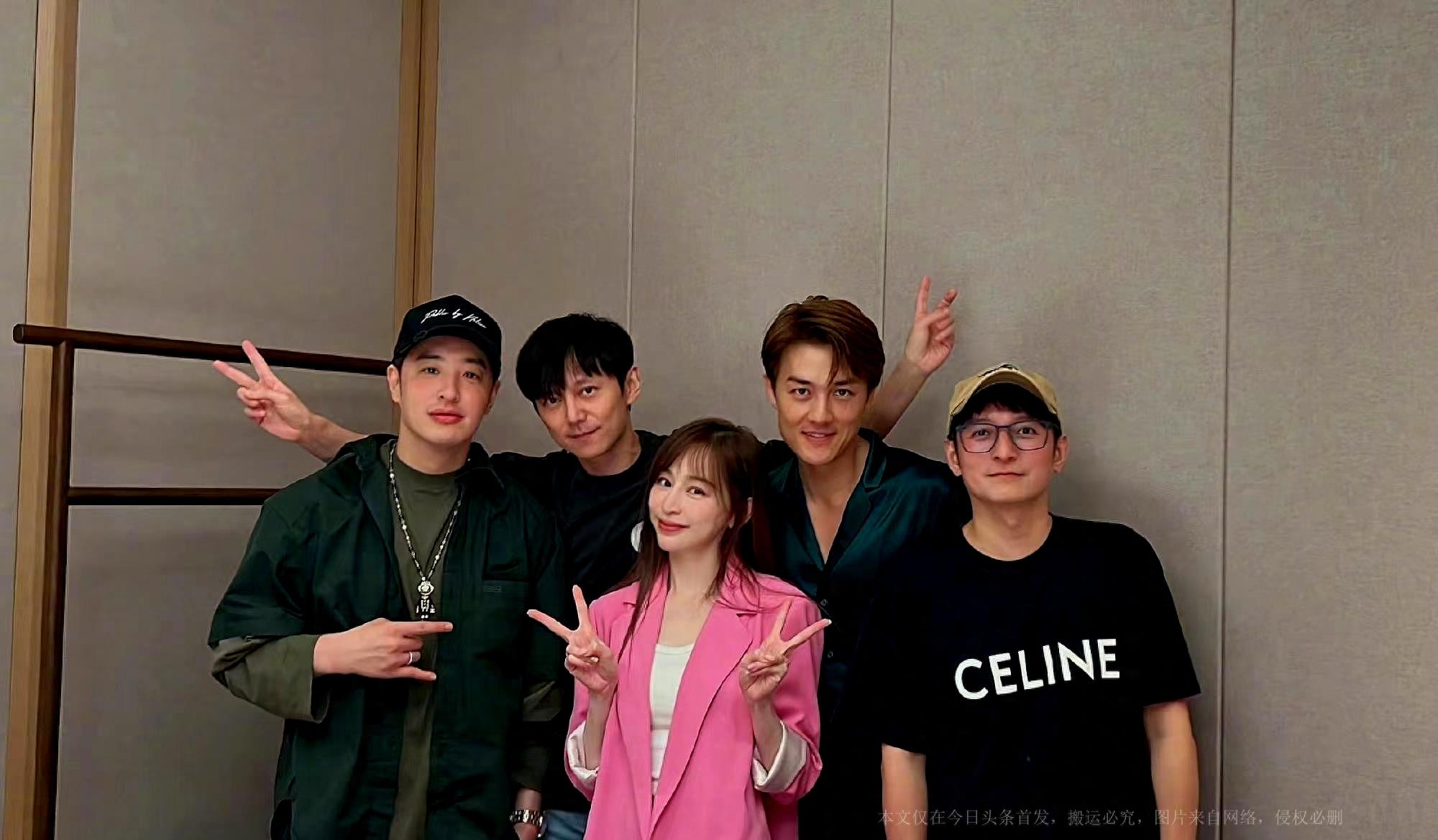 自从2021年10月《快乐大本营》停播以来,何炅,谢娜,吴昕,海涛等主持人