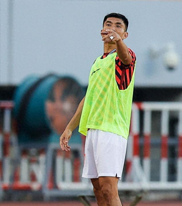 不过也提醒球迷,在他们改好之前,在这些球员能成为男子汉前,有点骨气