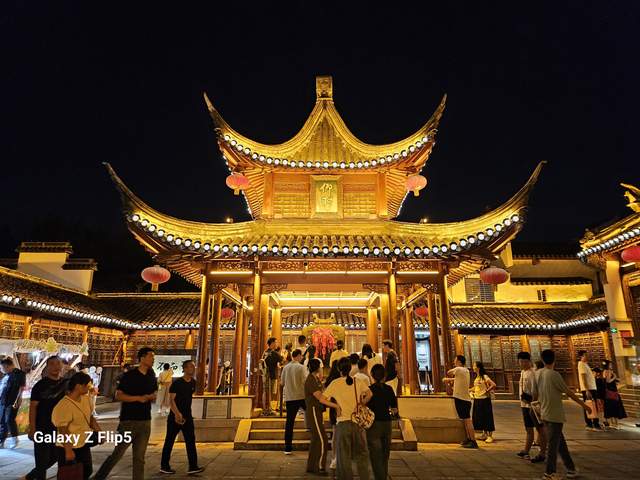 体验完三星 Galaxy Z Flip 5，终于明白翻盖折叠屏为何能俘获女性芳心