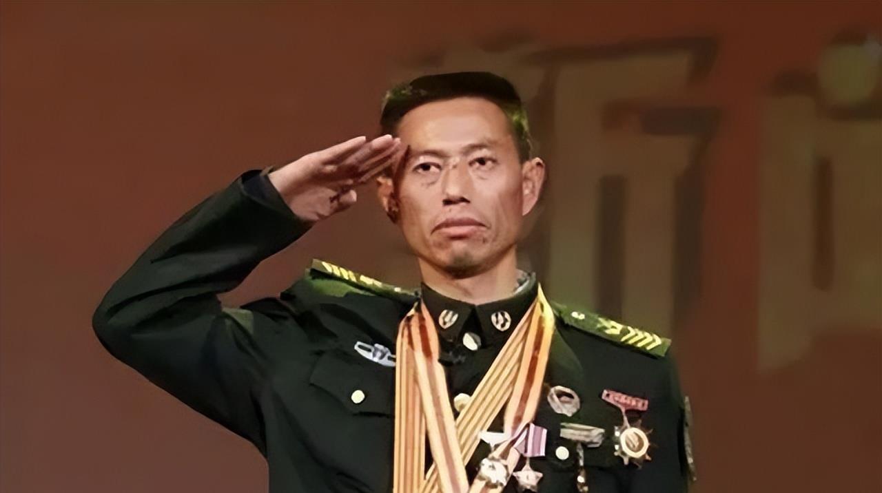 王忠心,全能兵王仅初中文化,34年当兵生涯,退休前:有召必回_部队_军营