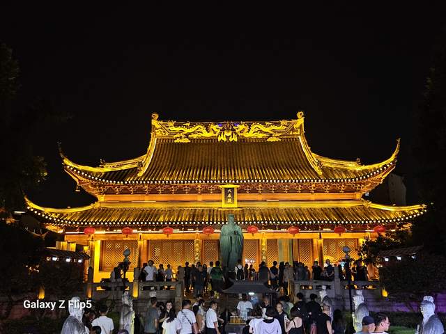 体验完三星 Galaxy Z Flip 5，终于明白翻盖折叠屏为何能俘获女性芳心