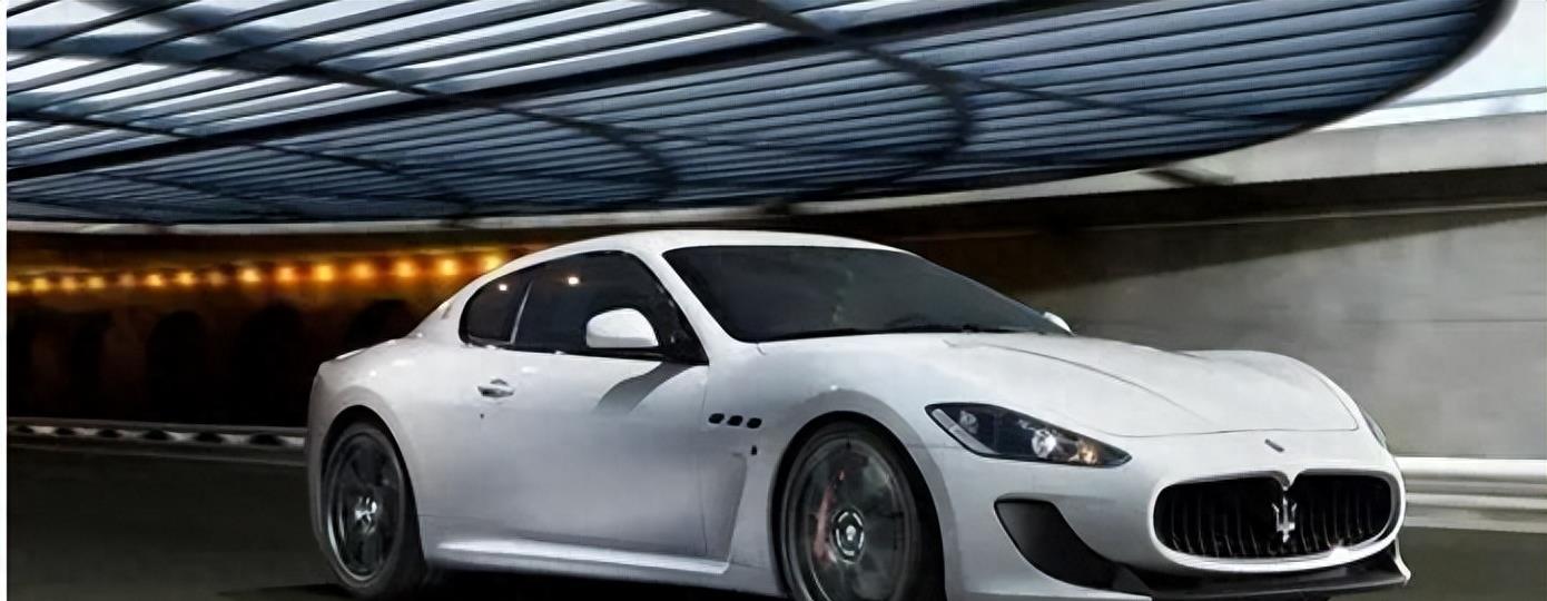 蒿俊闵蒿俊闵的座驾是一辆玛莎拉蒂gt,玛莎拉蒂gt属于一辆豪华运动