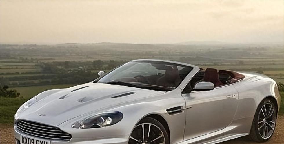 换成保时捷panamera,可见恒大的出手确实大方;蒿俊闵蒿俊闵的座驾是一