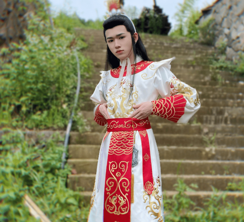 《萌探》紫妹演红孩儿,杨迪演猪八戒,黄子韬宋亚轩扮相绝绝子_杨紫