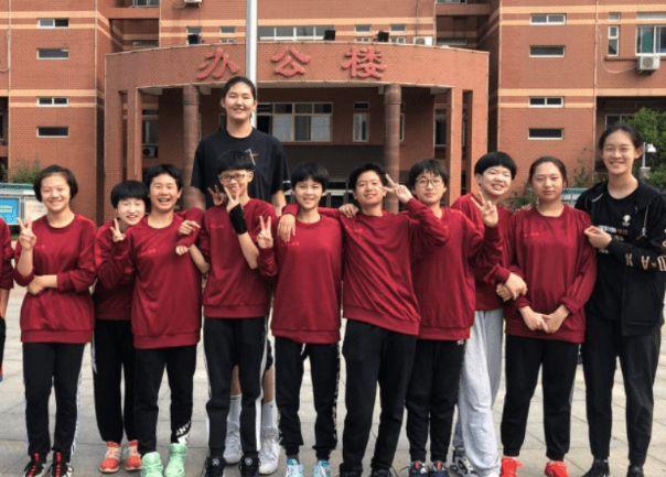 女姚明又爆发:12分钟12投11中狂轰22 12,16岁2米28上限有多高_张子