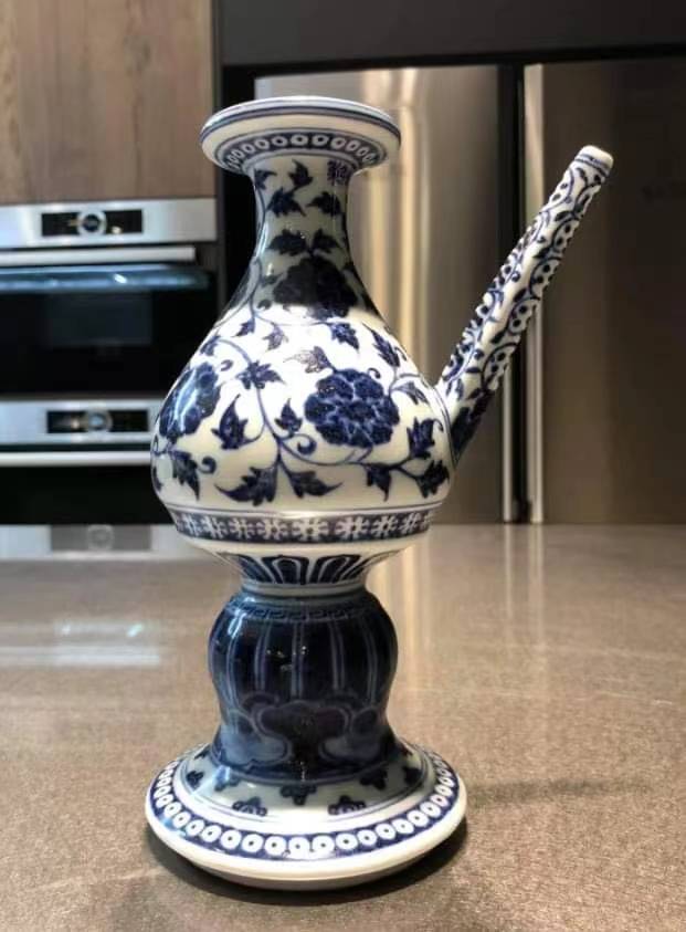 明宣德青花缠枝牡丹纹净水瓶展现出卓越的创造力_瓷器_时期_中国