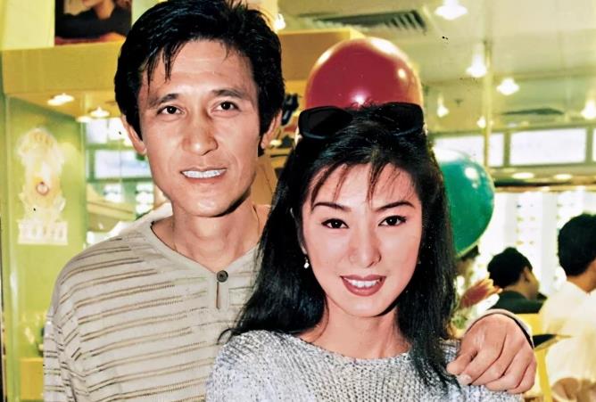 65岁的米雪自从挚爱尹志强因病离世之后,一直都没有再恋爱,说起两个人