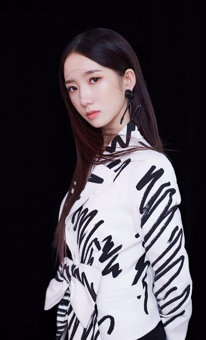 现在网友对孟美岐的称呼都是456和419,可以说把数字梗给安排得明明