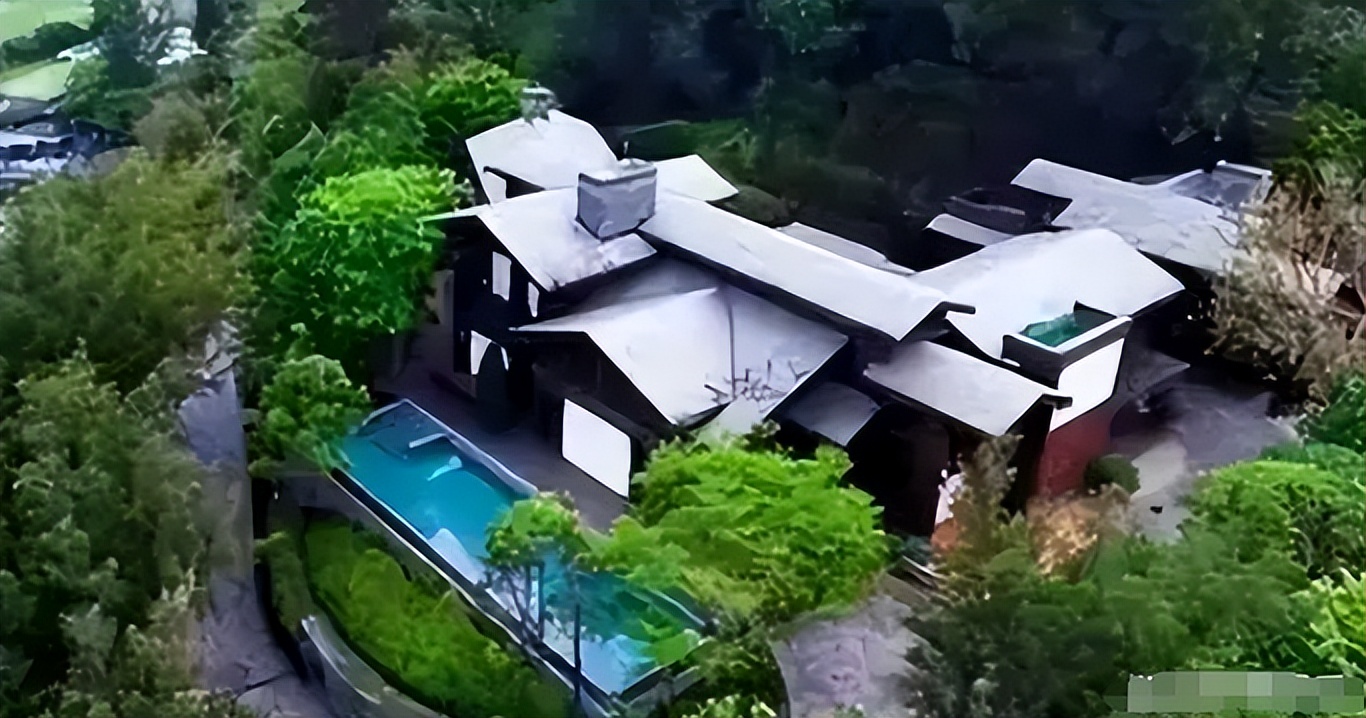 港媒爆梁洛施李泽楷复合,女方晒豪宅健身照,定位在男方公司附近_网友