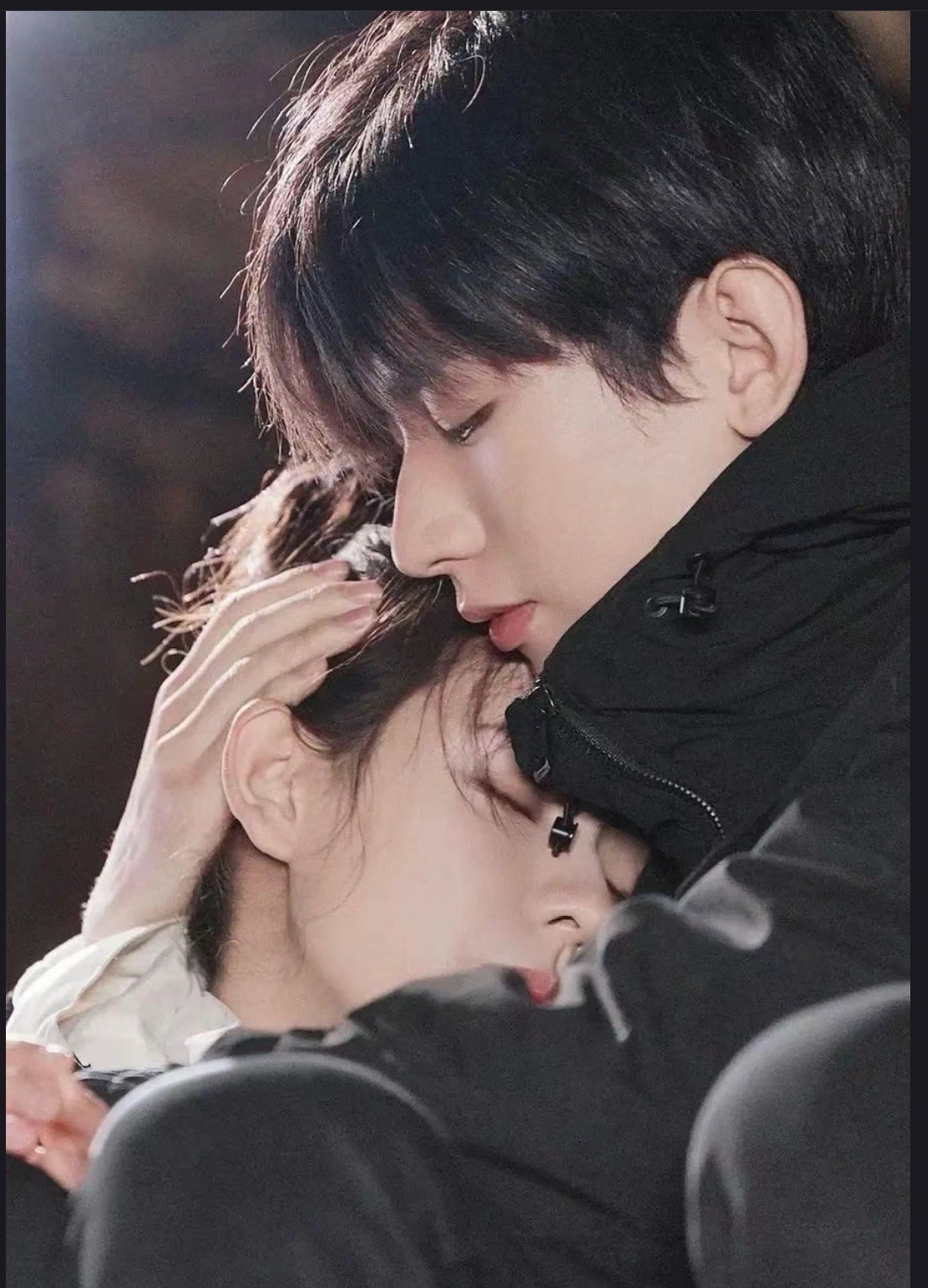 在原著里男女主是是在男主遭遇车祸截止之后经过朝夕相处才慢慢走