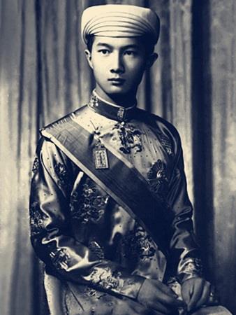 后黎朝开国君主黎利,曾祖父黎诲为广东人汉人;莫朝开国君主莫登庸