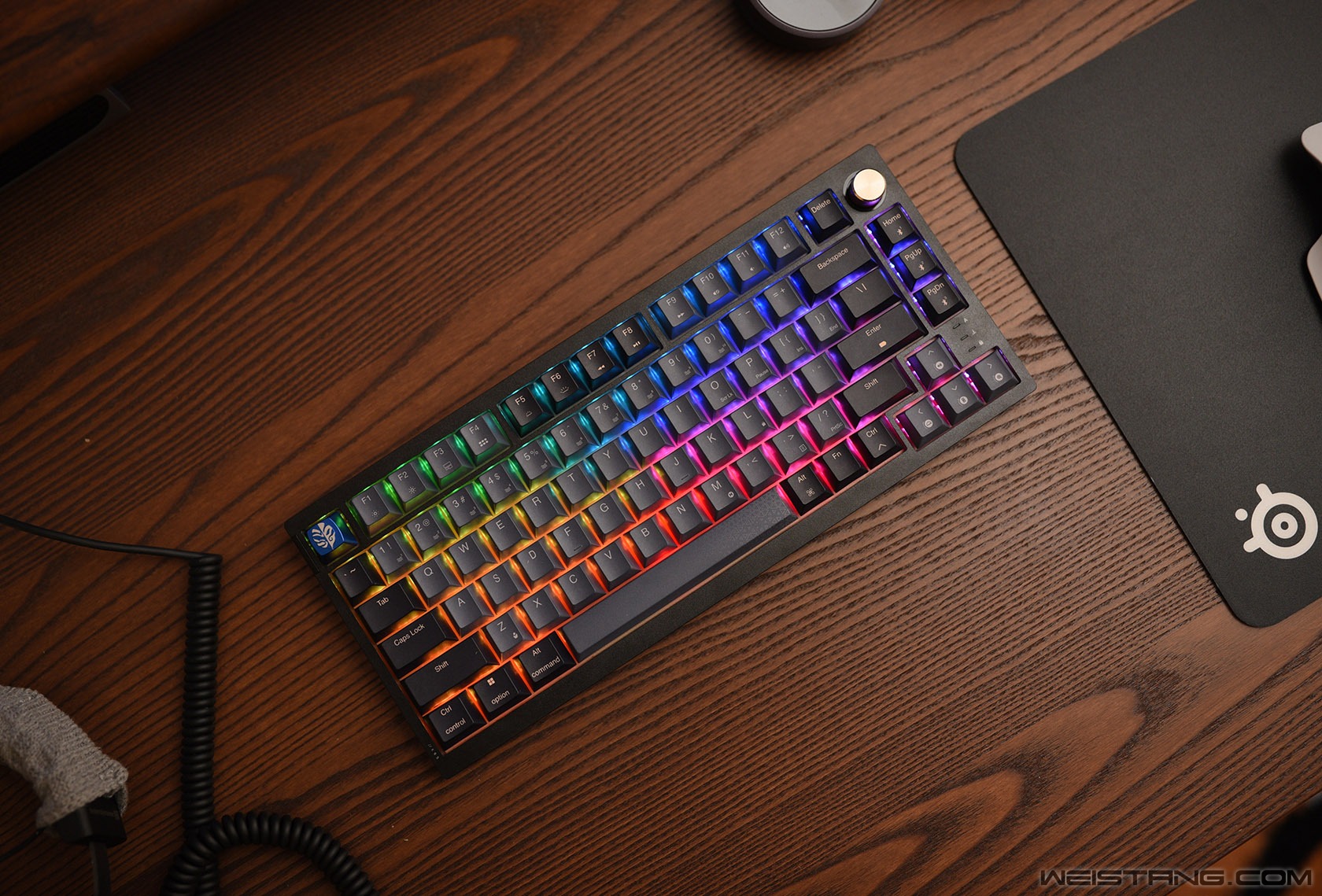 美商海盗船k65 plus 75%三模无线游戏键盘评测_特写_设计_蓝牙