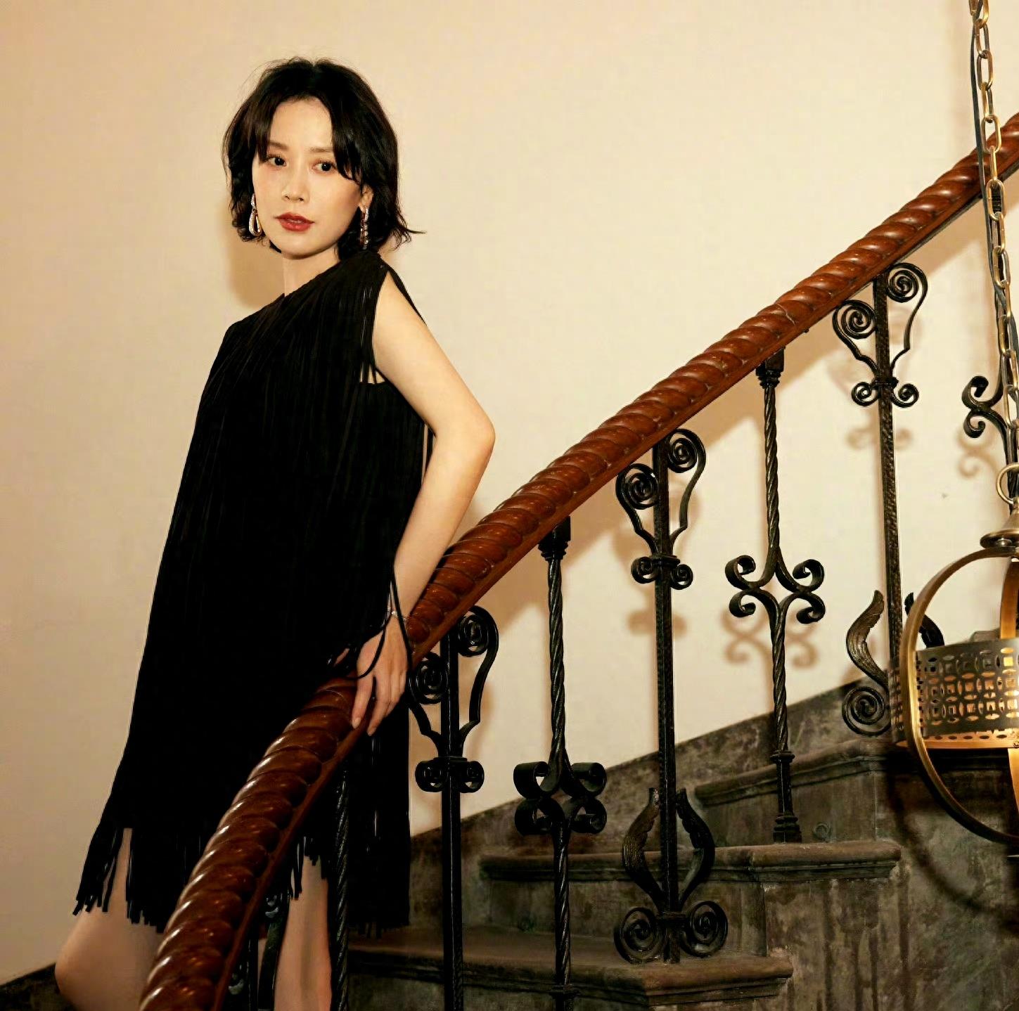 海清变身女王,钟楚曦,杨幂新造型很成功_连衣裙_耳环_风格