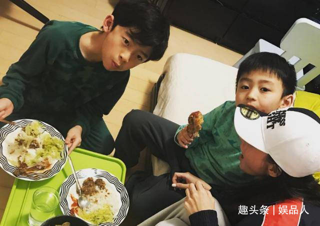 谢振轩和谢振南刚开始有抵触情绪,谁都不愿意离开自己熟悉的学习环境.