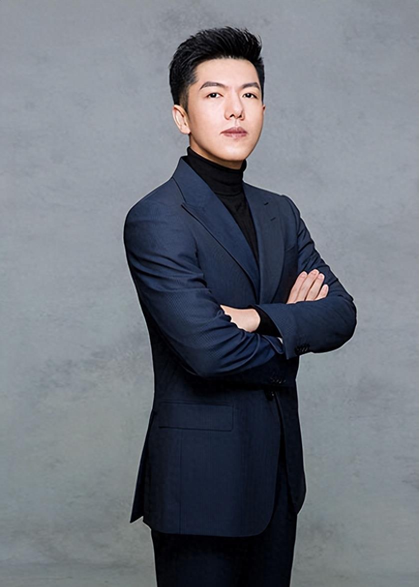 冯硕:从内蒙古走出的著名主持,当过5省主持人对家乡一往情深_中央电视