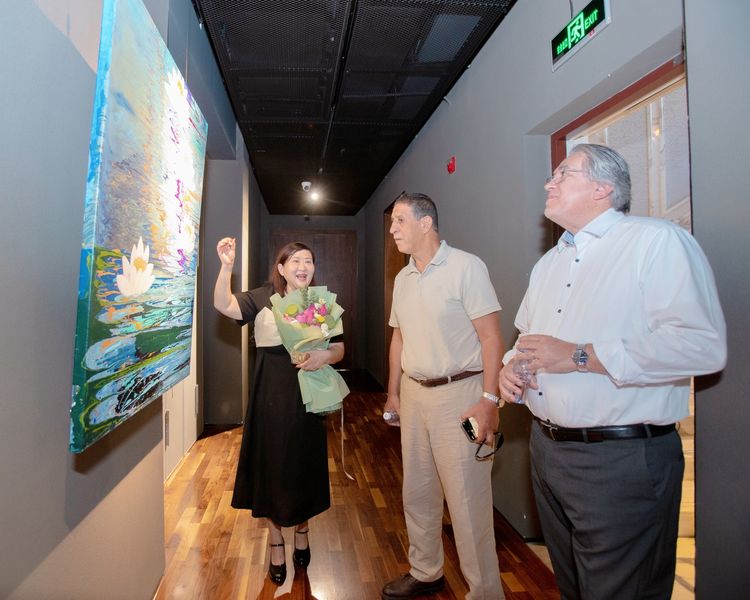 国际知名画家晨嫣曌诗词画展百余国内外各界名流隆重出席_中国科学院