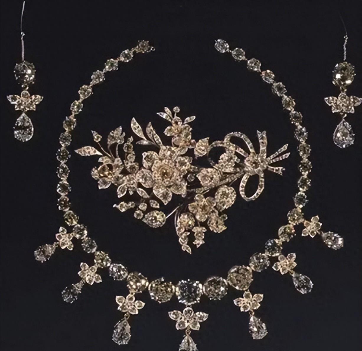 欧洲中世纪珠宝风格解析_宝石_贵族_的设计