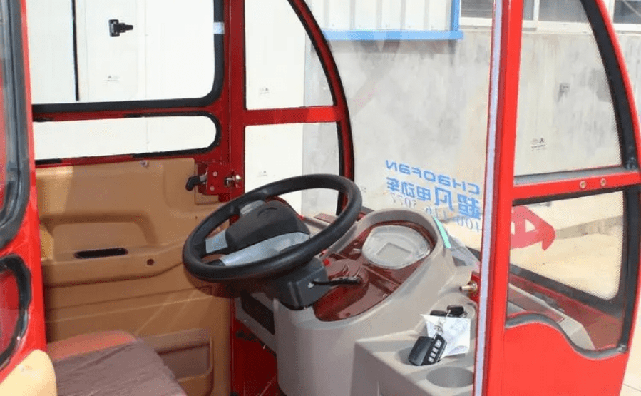 c1是不能开的,而后者是属于"三轮汽车",依据规定,对应的是c4驾照,而c1