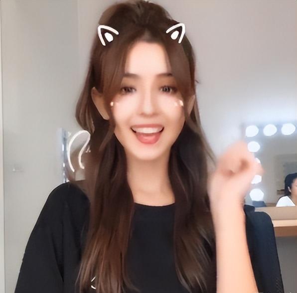哈妮克孜:一舞成名被陈赫签约陷圈养传闻,碰瓷热巴靠秦霄贤翻红_哈尼