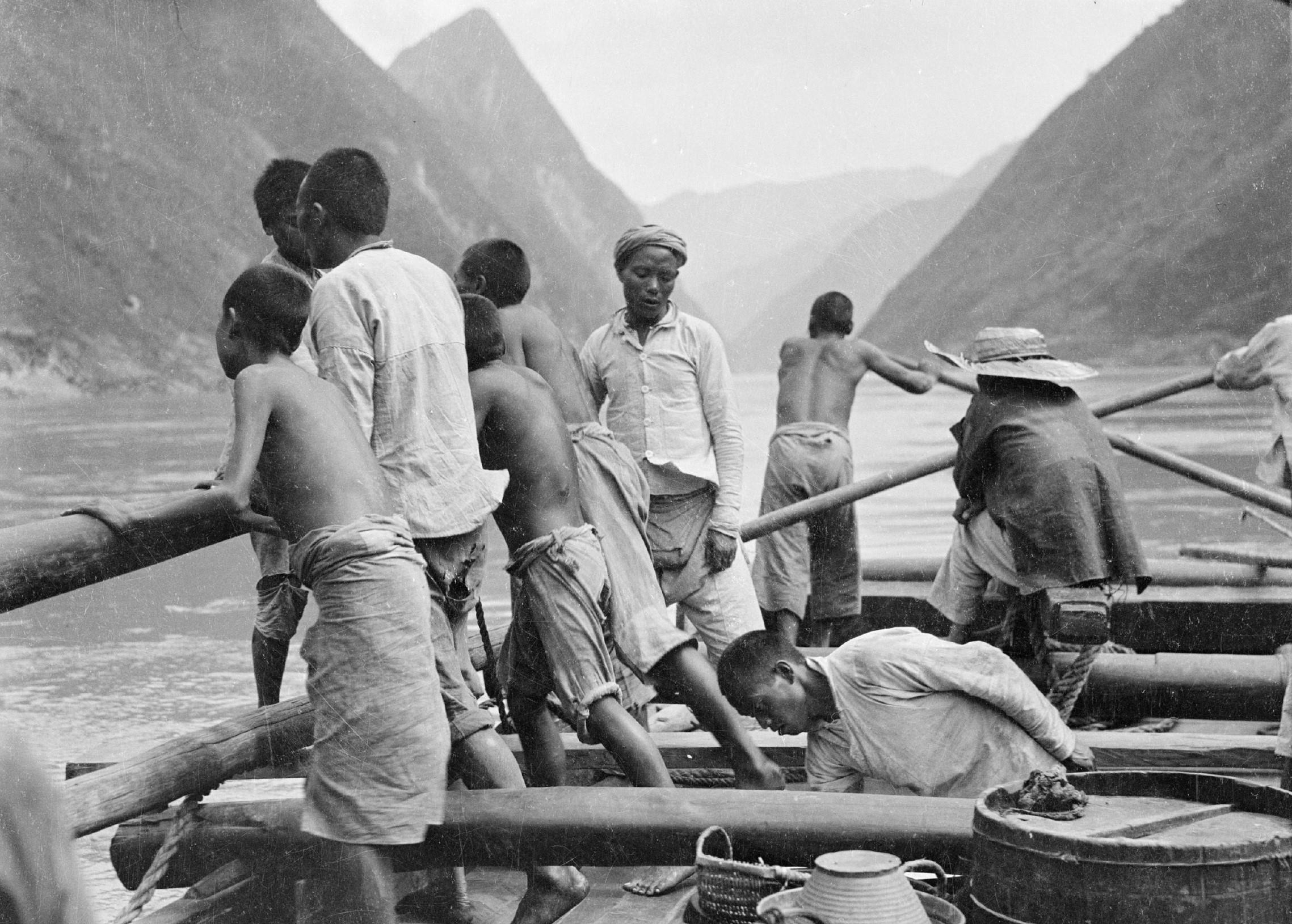 老照片:百年前的民国,三峡船夫为何赤身行船?_甘博_长江_宜昌