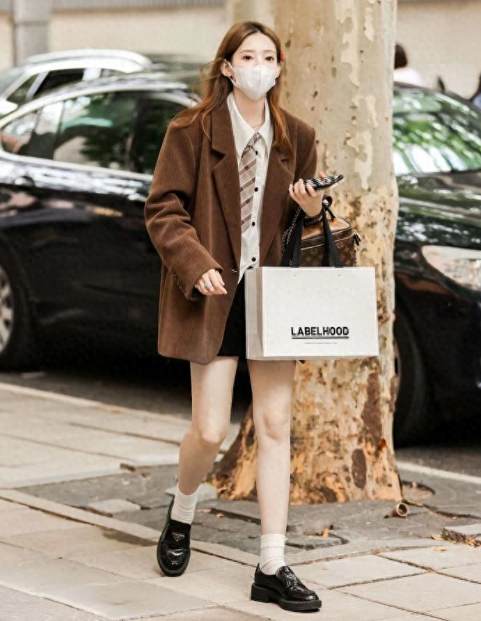 被上海街拍美到了!舒适比精致更迷人!_风格_时尚_平底鞋