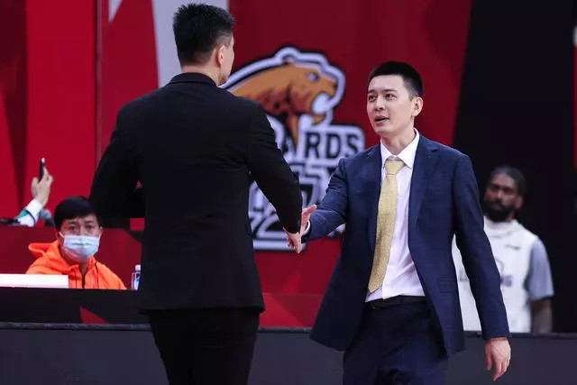 楊鳴還是簽約了廣東的球隊，遼寧男籃是否會后悔失去這位冠軍教練