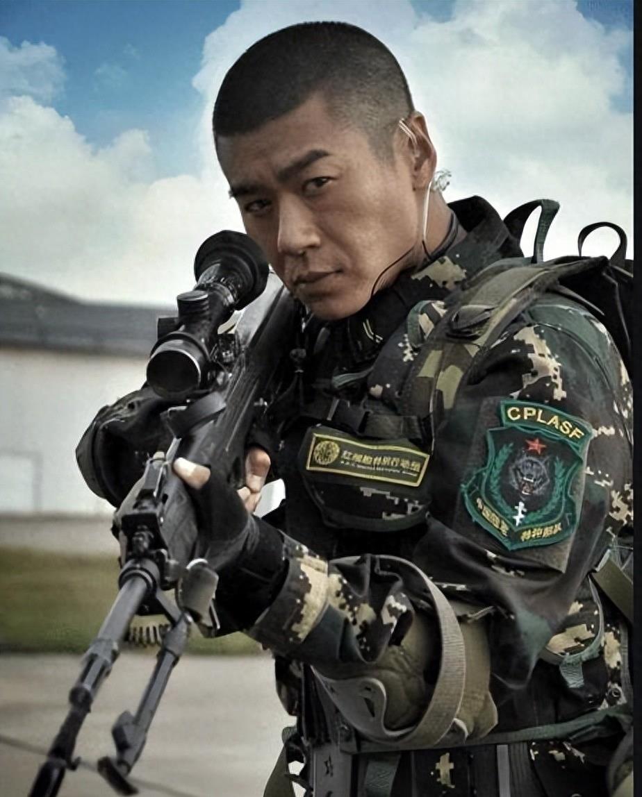 盘点一下内地饰演军人的形象_吴京_男人_战斗