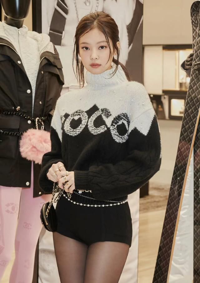 blackpink成员jennie出席香奈儿活动妆容爆出,依旧是好身材_jennie
