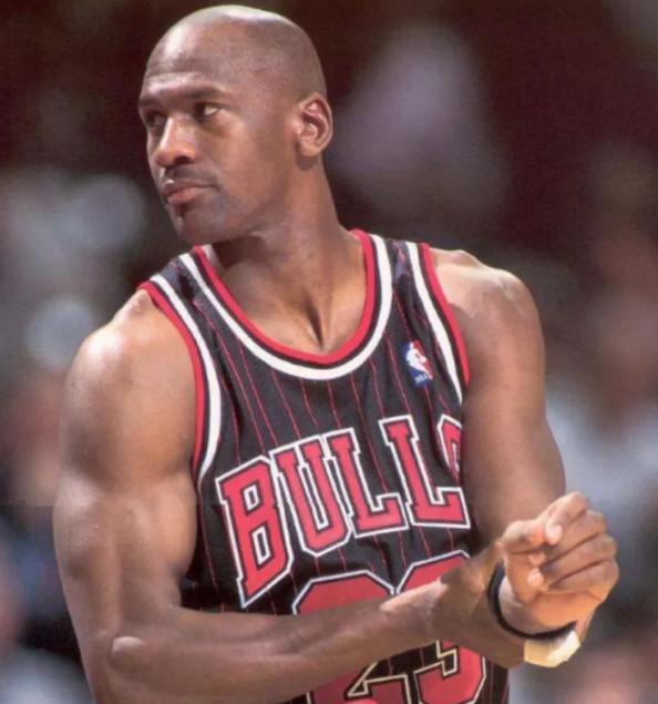 nba最强肌肉阵容:奥尼尔,卡尔马龙,詹姆斯,威少和乔丹_内线_1