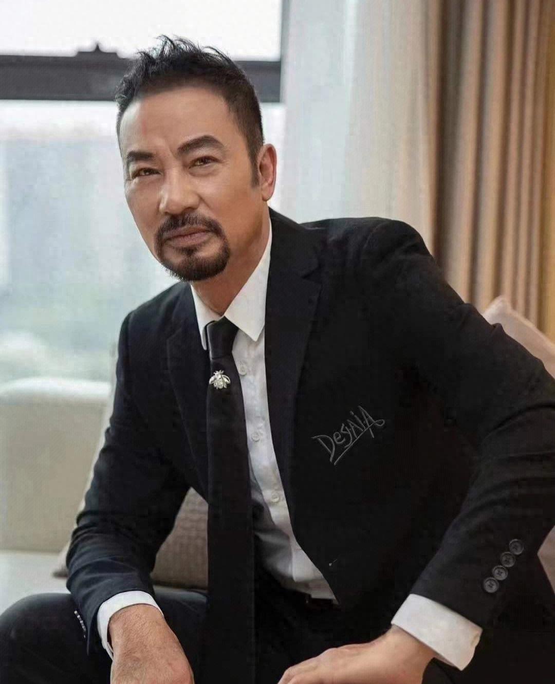 天王刘德华不再隐瞒,揭开任达华"背景谜团"!