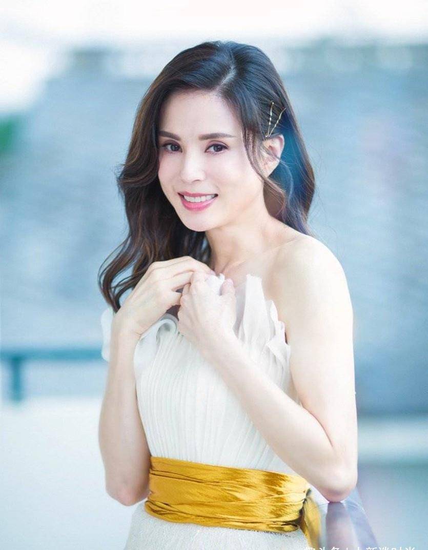 李若彤不愧是"冻龄女神"!