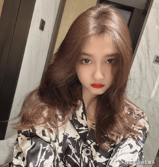 关晓彤鹿晗甜蜜庆生,未来婚姻走向引热议_网友_感情_工作