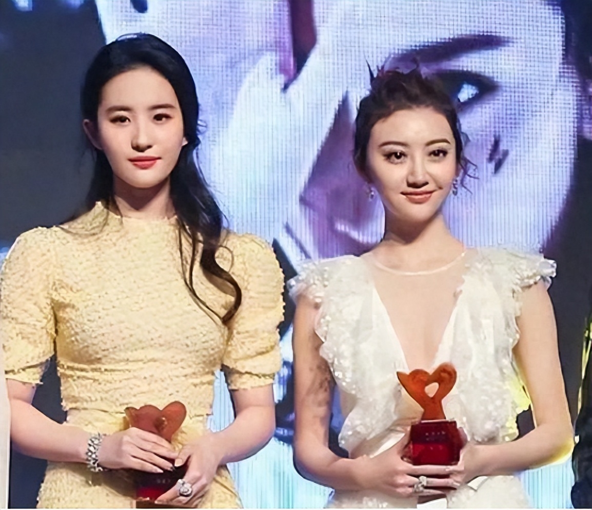 170cm刘亦菲同框167cm景甜输太惨!