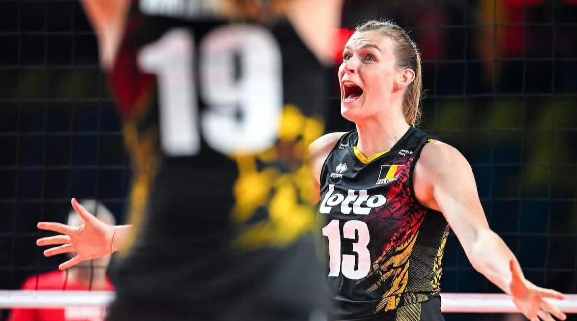 她就像是一个扣球机器一样不知疲倦,而且她在新赛季还是朱婷的队友