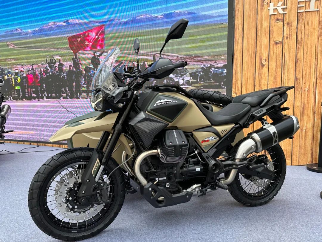 750更明显的拉力取向,整车的设计遵循"v"语言的风格,包括全新的风档