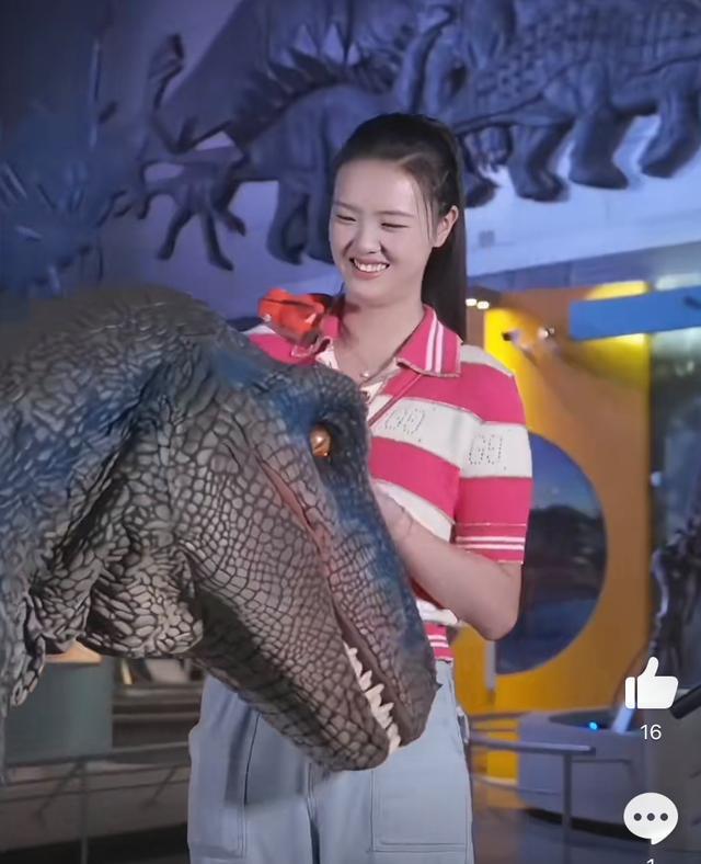 郎平带着张晓雅参加活动,张常宁接到新代言_中国女排_郎导_队友