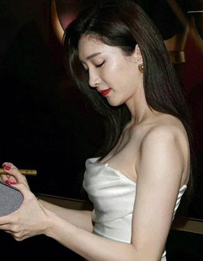 江疏影上热搜,被曝为已婚富豪生下儿子,曾海南与富商约会_什么_关系
