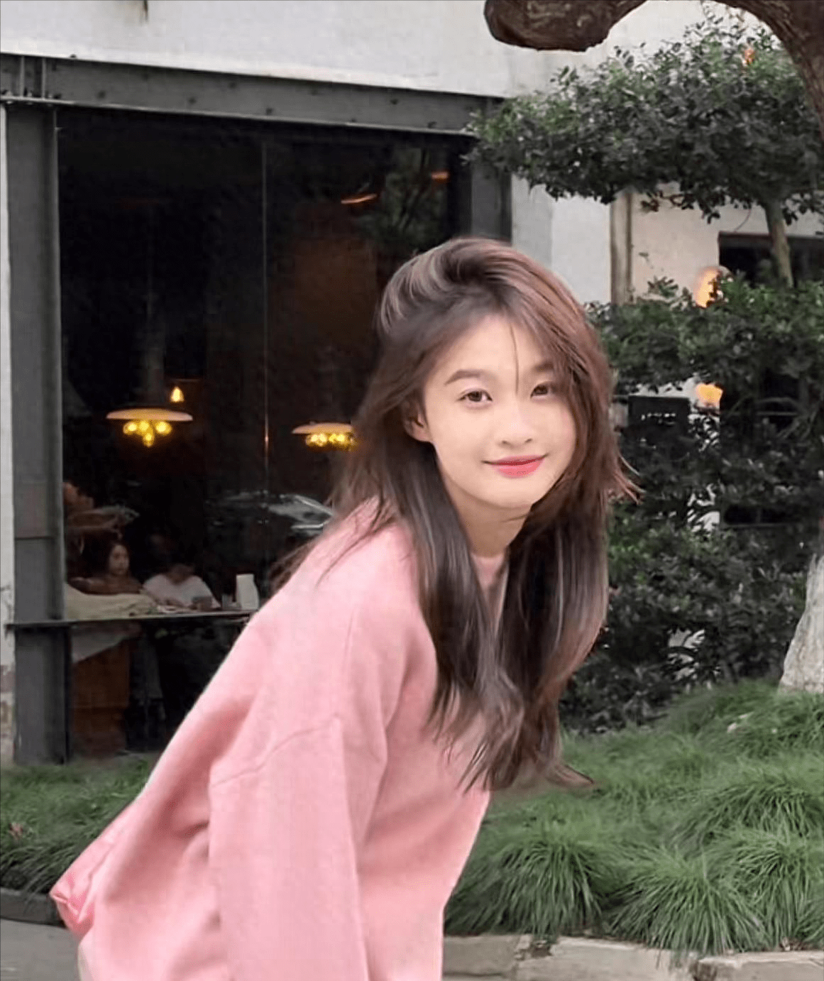 王思聪与小14岁新女友进展飞速,高调晒同居画面,在豪宅独处甜蜜_小羽