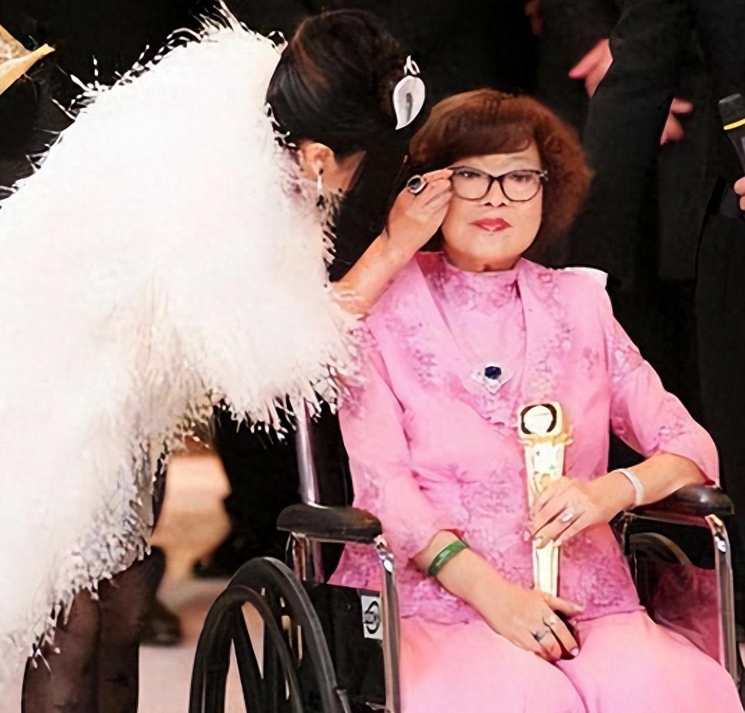 沈殿霞已经老了,怀孕不容易.