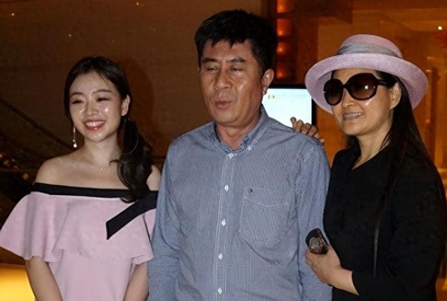 演员郭凯敏:与相伴6年的张芝华离婚后转身迎娶尤勇前妻,终于找到幸福