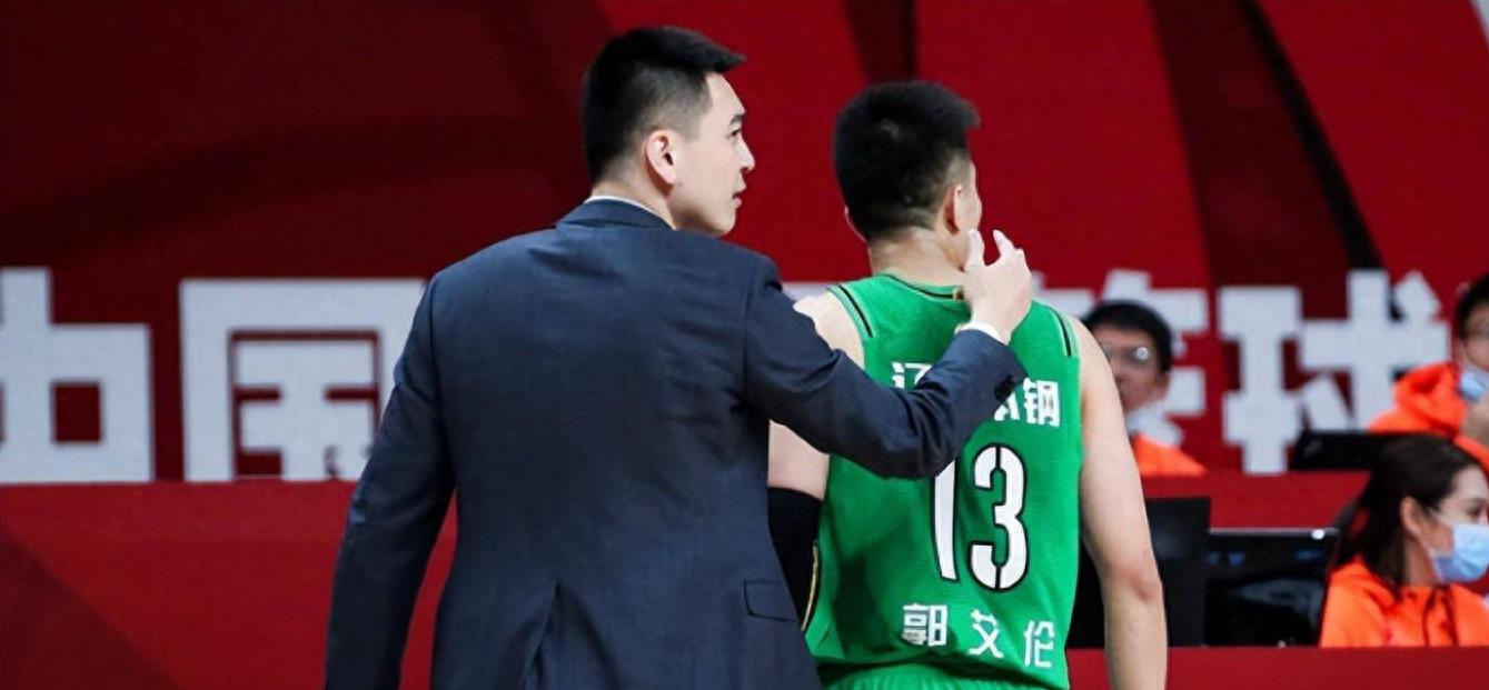 杨鸣离开辽篮后的最新去向曝光,郭艾伦意外,球迷震撼不已!