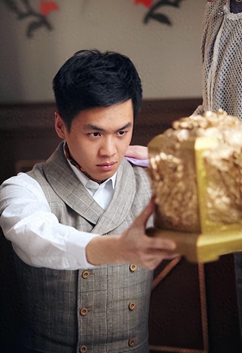 由于张若昀自己对表演的热爱和追求,他最终还是成为了北京电影学院的