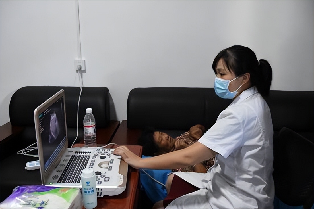 抽血化验健康体检专家指导优生优育专家听诊慢性病筛查白内障筛查启动