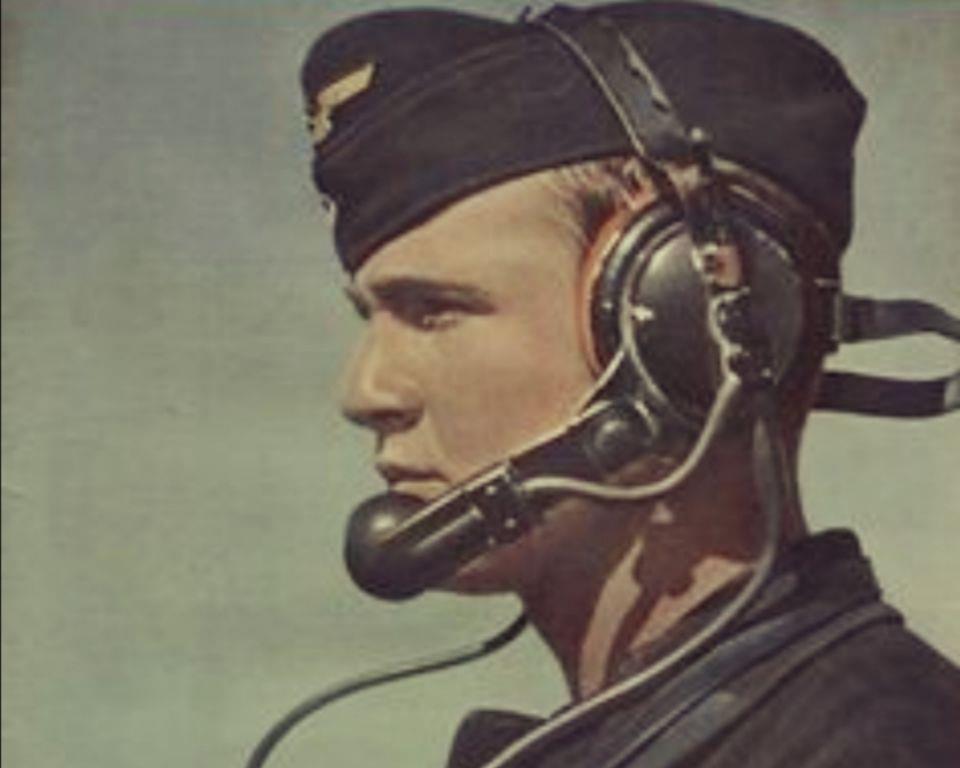 二战期间德军装甲兵没有坦克头盔?他们真心戴过,是你没有注意!