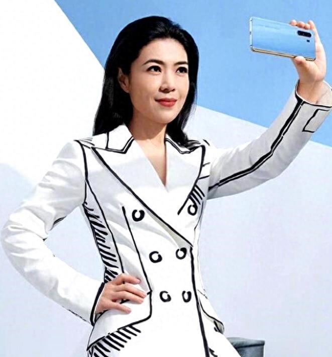 苏芒亲身示范:女人变老多穿亮色,多选宽松版,51岁减龄时尚_感觉_颜色