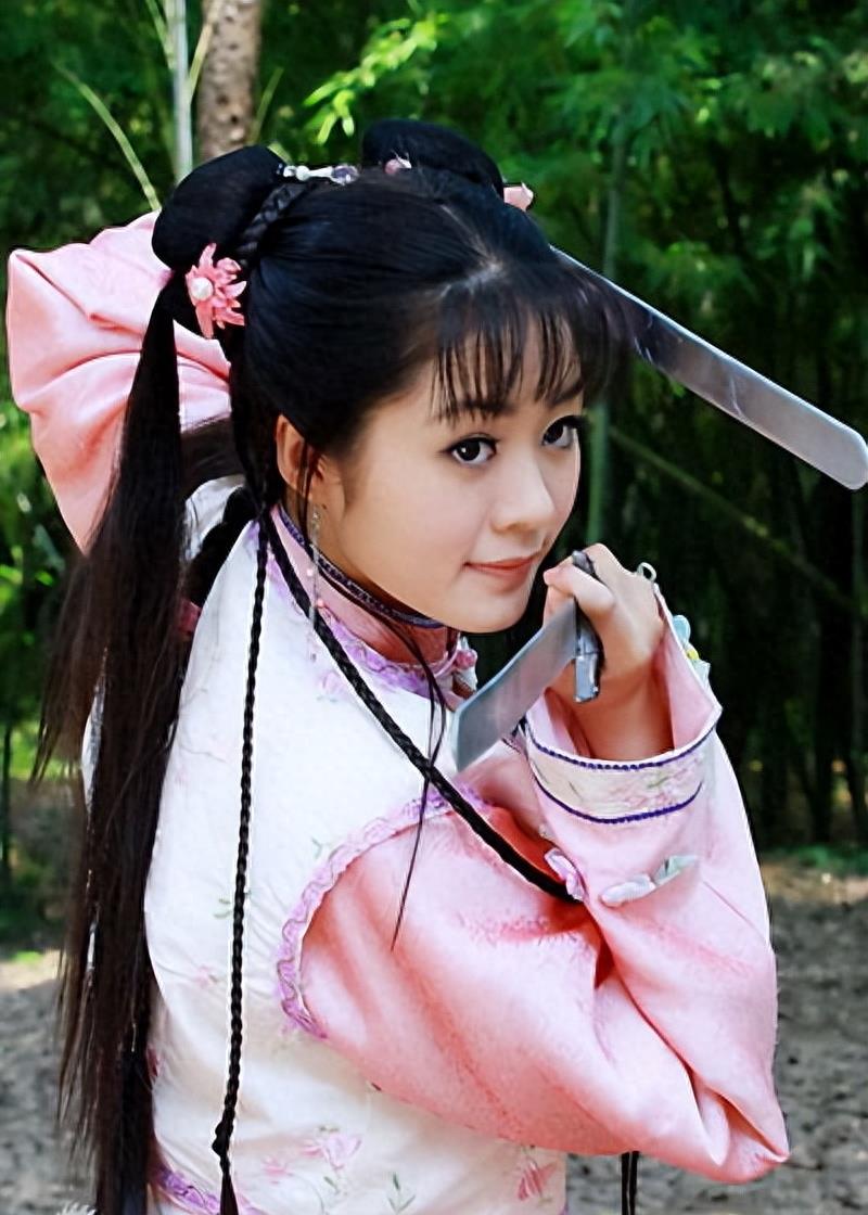 演员毕畅:被赵本山养大11年,最后悔的是嫁给被判14年的前夫_表演_白