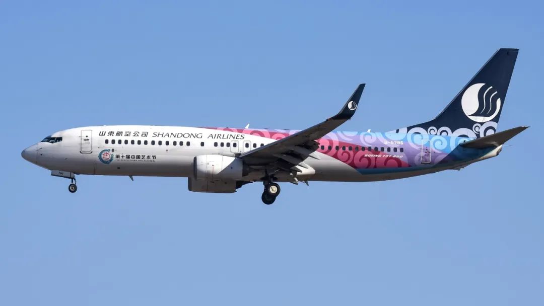 山东航空 波音737-800 b-5786"第十届中国艺术节"彩绘
