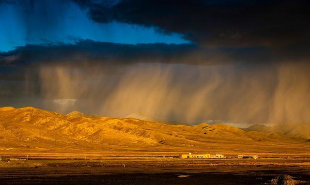 引得后世人纷纷续写下联,辞意和格律能对的工整的,唯有宋初石延年的"