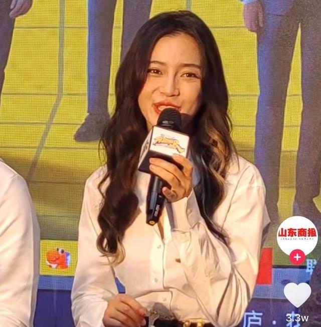 杨颖颜值翻车,参加发布会无滤镜下的脸长这样,网友:不敢认_状态_少女